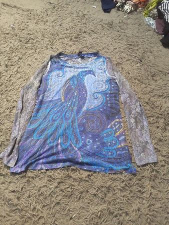 Langärmliges T-Shirt mit Pfau- und Paisley-Druck