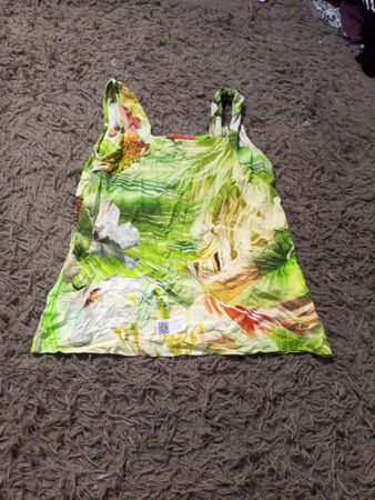 Grünes florales Drucktanktop