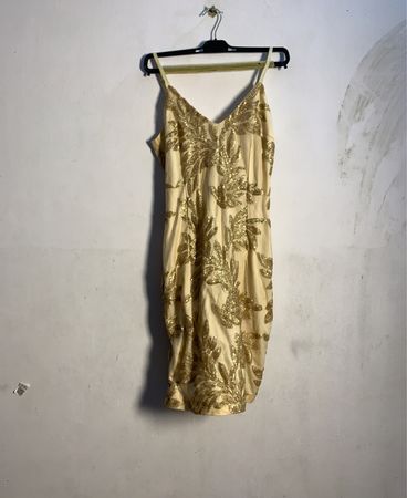 Goldene Pailletten-Blattmuster-Slipkleid