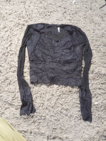 Schwarzes Spitzenlangarmoberteil