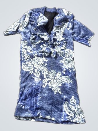 Blau gemustertes Kleid