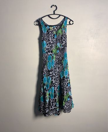 Ärmelloses Kleid mit floralem und tierischem Druck