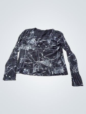 Schwarzes Langarmshirt mit weißem abstraktem Druck