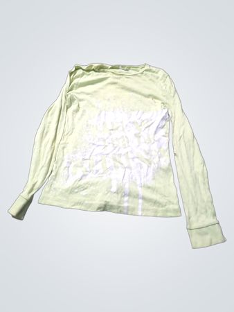 hellgrünes Langarmshirt mit weißem Grafik