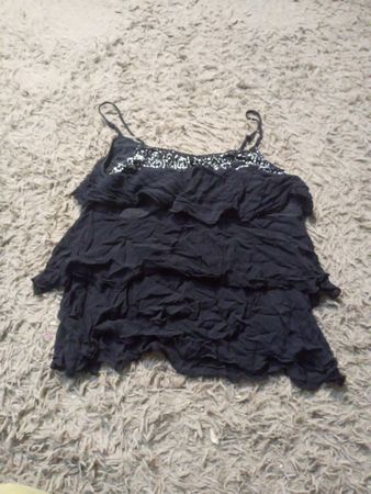Schwarze Rüschentop