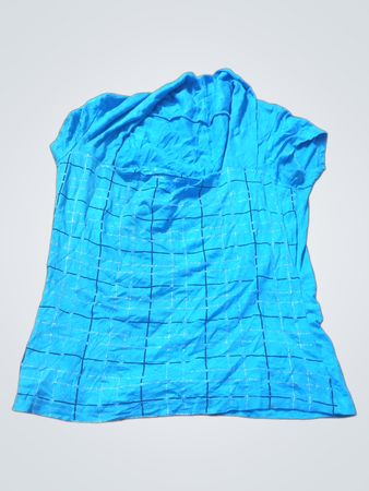 Blaues T-Shirt mit Karomuster