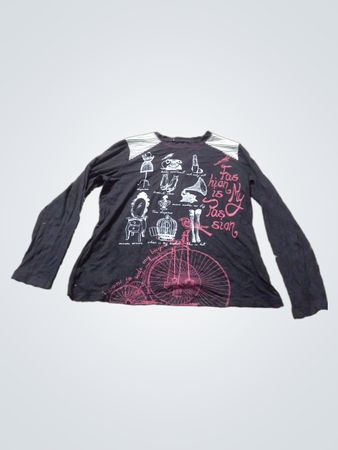 Schwarzes Langarmshirt mit Modeillustrationen und Text