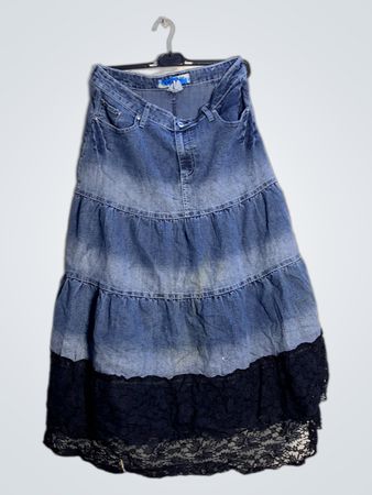 APOLLO gestufter Denim-Maxikjuppel mit Spitzenbesatz