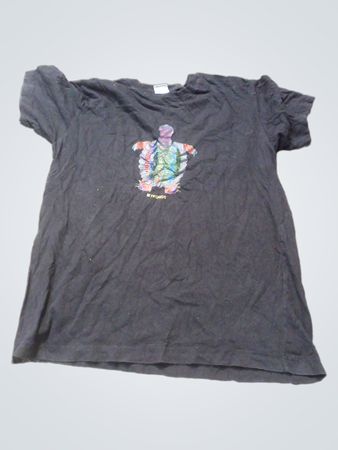 Schwarzes T-Shirt mit Schildkrötenmotiv