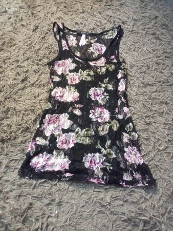 Reserviertes florales Spitzen-Top