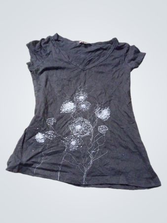 MISS JCL Schwarzes T-Shirt mit floralem Design