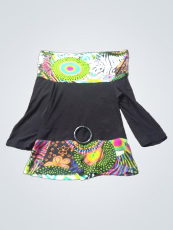 Chemise noire à manches longues avec des bordures à motif coloré