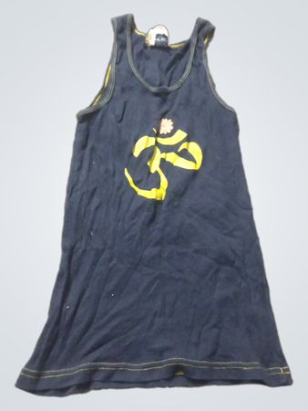 Blaues Tanktop mit Om-Symbol