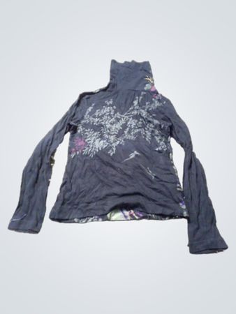 Schwarzes langärmeliges Rollkragenoberteil mit Blumenmuster