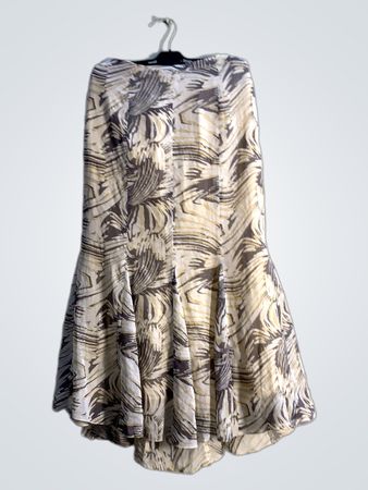 Rock mit abstraktem Druck