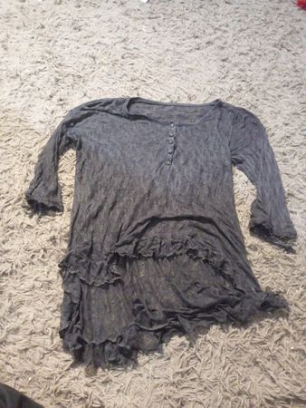 Graues Rüschenshirt