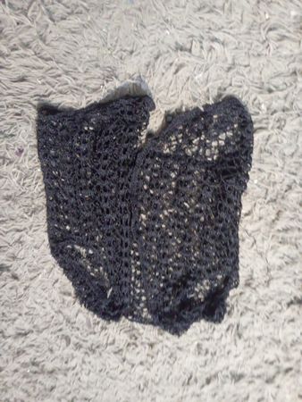 Schwarzes Häkelkleidungsstück