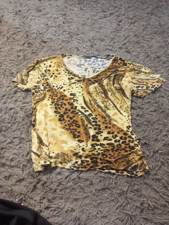 SALEN FASHION Damen T-Shirt mit Tiermuster und V-Ausschnitt