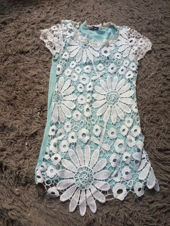 Damen Kleid in Teal mit Spitzenbesatz