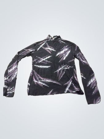 Schwarzes Langarm-Oberteil mit stehendem Kragen und silbernem sowie violettem Abstract-Druck