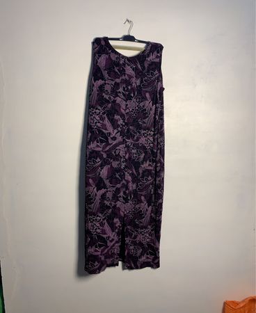 Ärmelloses lila Blumendruck-Maxikleid