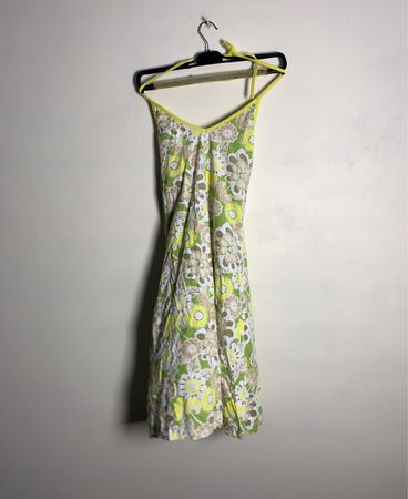 Blumenmuster-Halterkleid