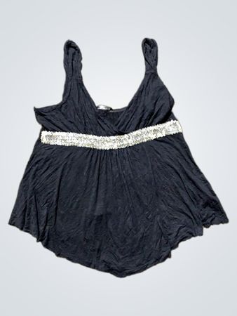 Schwarzes Tanktop mit Paillettenverzierung
