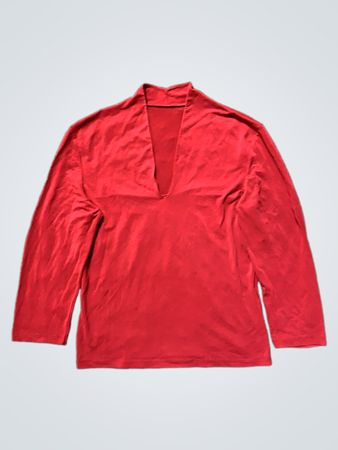 Rotes Langarmoberteil