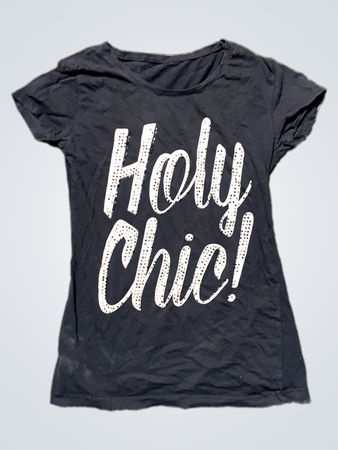 Marineblaues T-Shirt mit dem Text "Holy Chic!