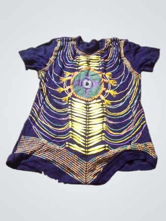 Lila T-Shirt mit Grafikdruck