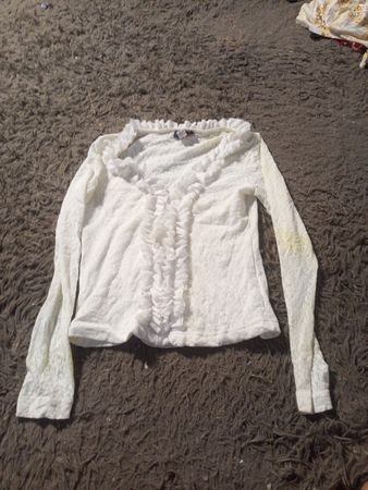Weißes Spitzen-Rüschenshirt mit langen Ärmeln