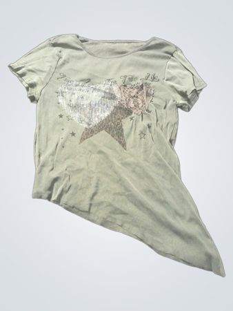 Grünes T-Shirt mit Herzgrafik
