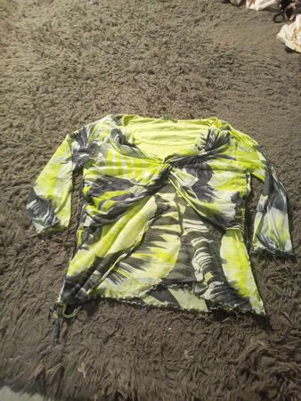 ATMOS Fashion Women's Green Floral Print Twisted Long Sleeve Top