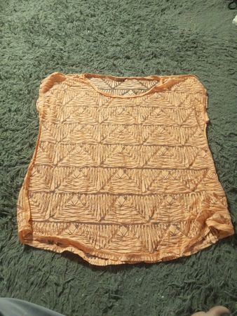 Orangenfarbener strukturiertes T-Shirt mit kurzen Ärmeln