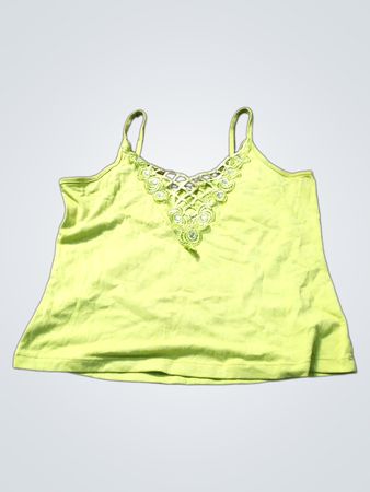 Grünes Tanktop mit verzierter Ausschnitt