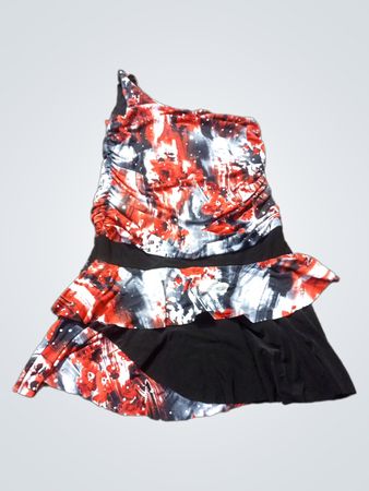 Einschultriges, gerafftes Kleid mit Blumendruck und Rüschensaum