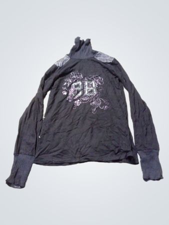 Schwarzer Rollkragenpullover mit "98" Grafik