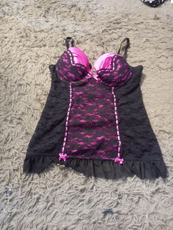 Schwarzes und pinkes Spitzen-Babydoll