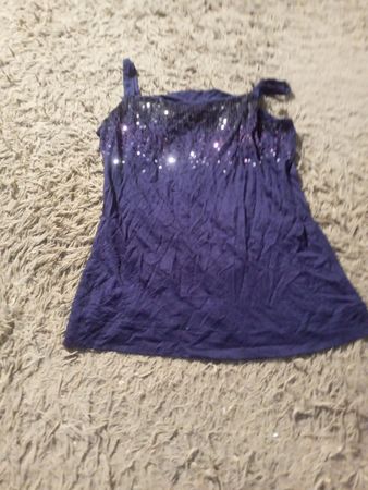 Blaues, mit Pailletten besetztes Spaghetti-Trägershirt