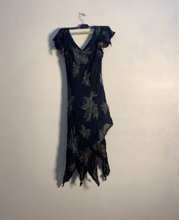 Schwarzes Perlenblumen Kleid