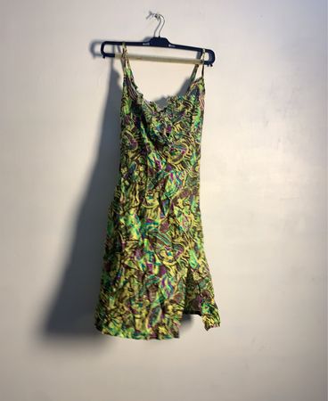 Grünes und lila gemustertes Schlafkleid