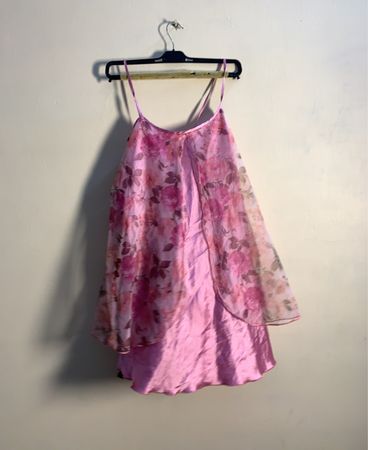Rosa Blumendruck-Hängerkleid