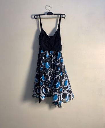 Tiefblaues Damenkleid mit Kreisdruck