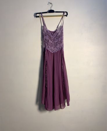 Violettes Spitzen-Cami-Kleid