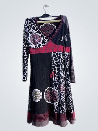 Patchwork Langarmkleid mit floralen und abstrakten Drucken