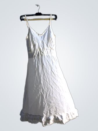 Weißes Spaghetti-Trägerkleid mit Spitzenbesatz