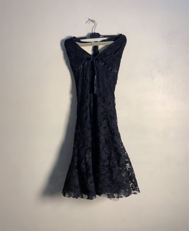 Schwarzes Spitzenkleid