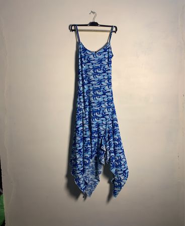 LAST WOMAN Blue Swirl Print Asymmetrisches Midi-Kleid