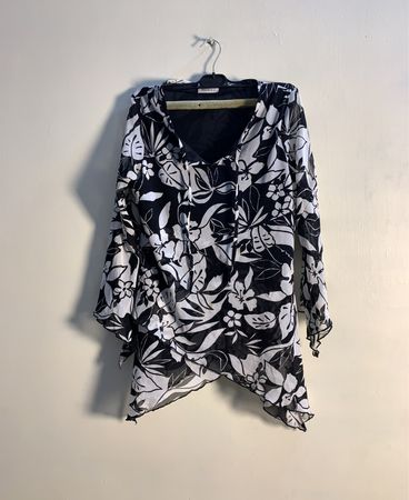 Yessica Black & White Floral Print Tunic Top