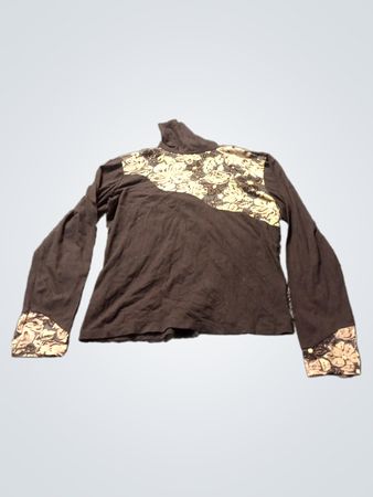 Brauner Rollkragenpullover mit floralem Druck an den Ärmeln und der Brust